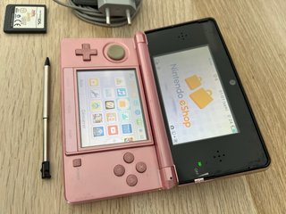 Nintendo 3DS Rosa + Cargador y Juego