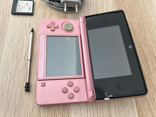 Nintendo 3DS Rosa + Cargador y Juego