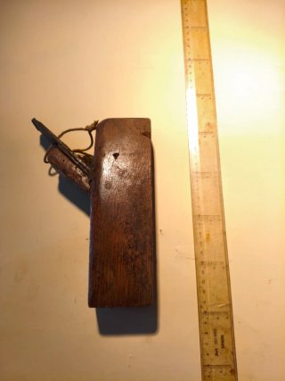 Cepillo de carpintero antiguo de madera