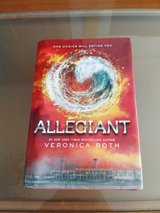 Allegiant (en inglés)