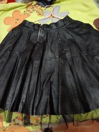 Falda cuero negra con tul Talla M