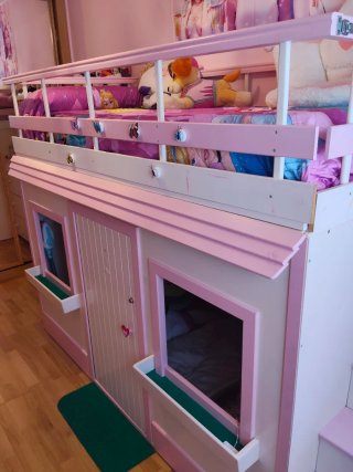 Casa Cama VTV Rosa y blanca