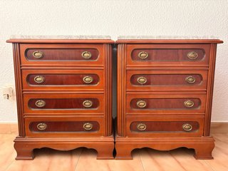 Pareja Mesitas Noche Clásicas Madera y Mármol