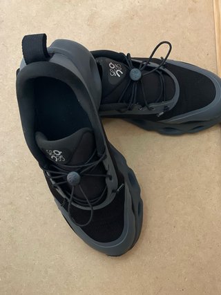 Zapatillas On negras y grises