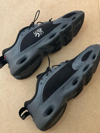 Zapatillas On negras y grises