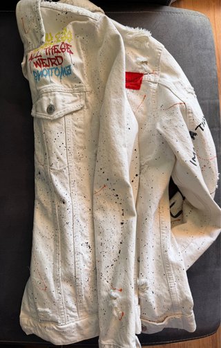 Chaqueta vaquera ZARA blanca.