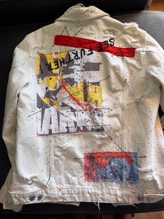 Chaqueta vaquera ZARA blanca.