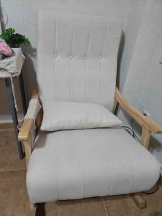 Poltrona a dondolo beige in legno, pochi mesi di utilizzo