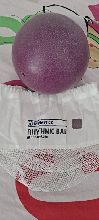 Pelota y cinta gimnasia rítmica