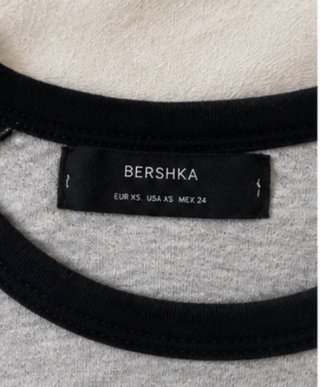 Camiseta Bershka gris y negra manga larga