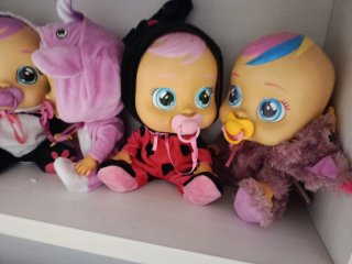 Lote 5 Bebés Llorones + 1 con mano comida