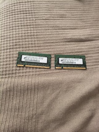 2x 512MB DDR2 RAM Micron