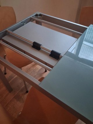 Mesa de comedor y 4 sillas