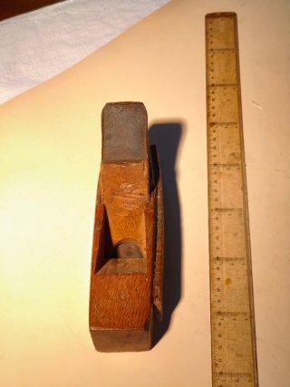 Cepillo carpintero antiguo de madera