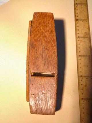 Cepillo carpintero antiguo de madera