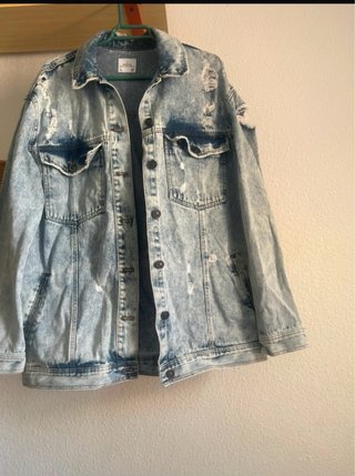 Chaqueta vaquera desgastada