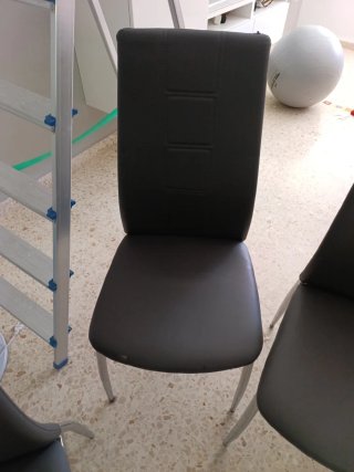 Lote ( 40€ todas)  de 4 Sillas  de Comedor Grises.