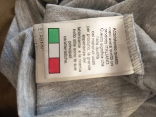Camiseta vintage con pedrería y lazo