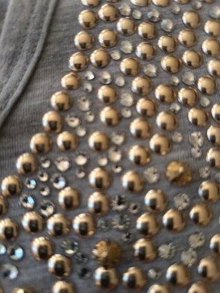 Camiseta vintage con pedrería y lazo