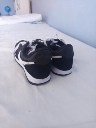 Zapatillas Nike Negras y Blancas