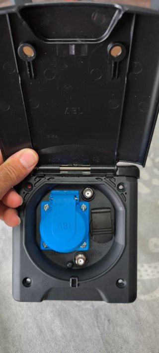 Toma conexión autocaravana 220v, antena y 12v
