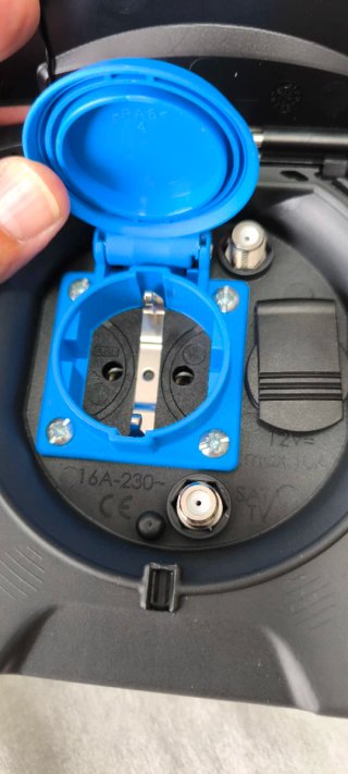 Toma conexión autocaravana 220v, antena y 12v