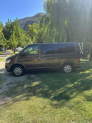 Volkswagen Caravelle T6 2.0 TDI 150 CV DSG · 9 pla