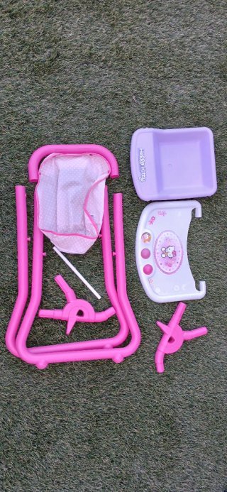 Trona para muñecas Hello Kitty rosa
