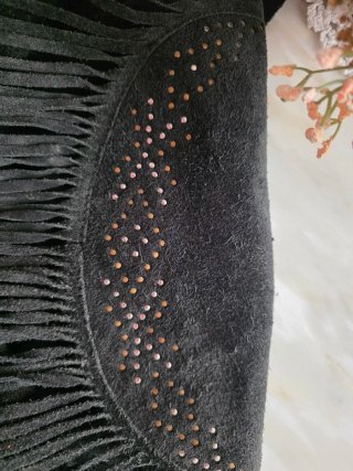Bolso Negro Flecos y Tachuelas