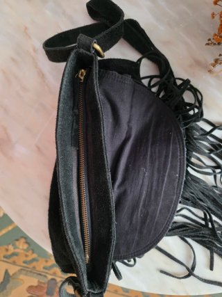 Bolso Negro Flecos y Tachuelas