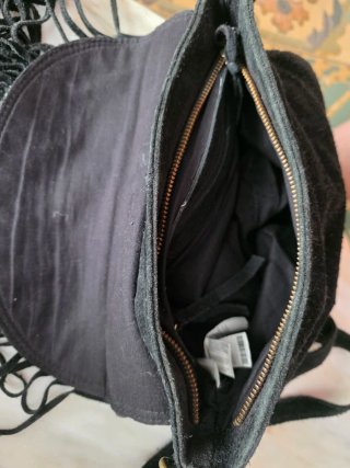 Bolso Negro Flecos y Tachuelas