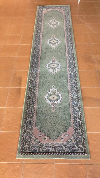Alfombra estilo persa verde y rosa