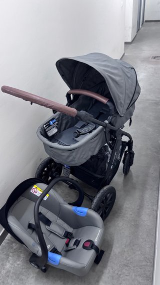 Kinderkraft Moov Capazo + Silla Coche Gris