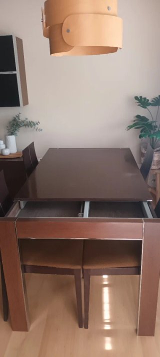 Mesa extensible y 4 sillas