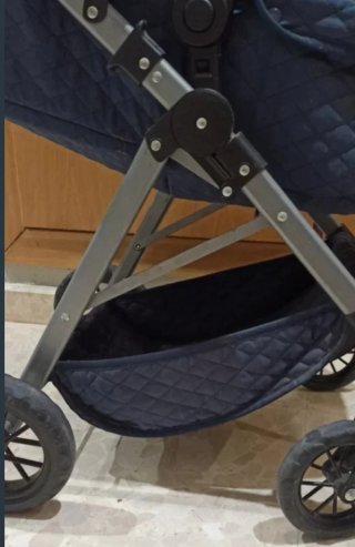 Carrito de muñecas azul acolchado