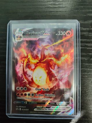 Carta Pokémon Charizard VMAX Gigantamax en inglés