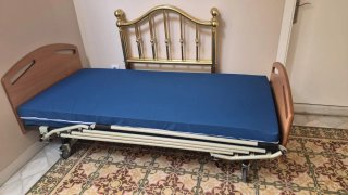 Cama articulada eléctrica madera y metal