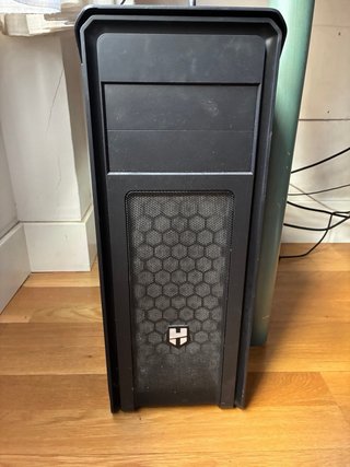 Ordenador gaming con pantalla