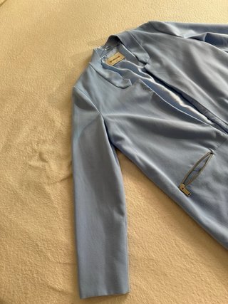 Blazer azul con cremalleras