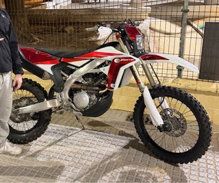Fantic XEF 250 2024 Enduro Roja y Blanca