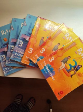 Libros de texto 3°primaria matemáticas y lengua