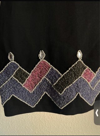 Falda negra con bordado zigzag