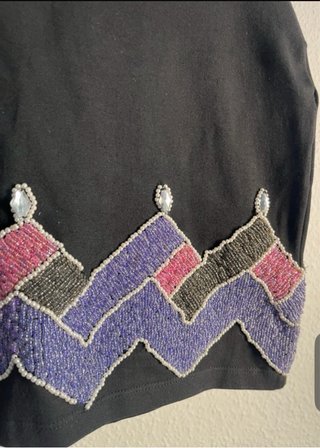 Falda negra con bordado zigzag