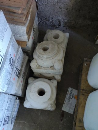 Bases de jardinera de piedra