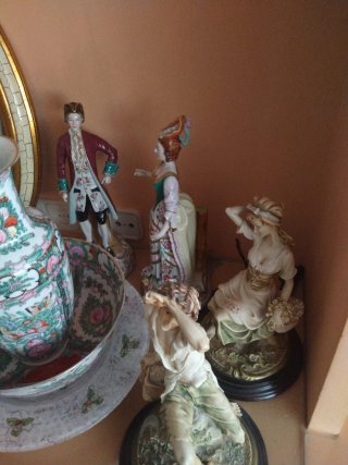 Lote decorativo de porcelana y cristal