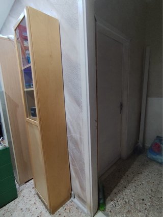 Colonna vetrina in legno e vetro