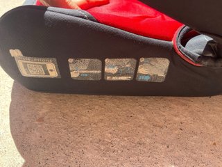 Silla coche niño roja y negra con Isofix