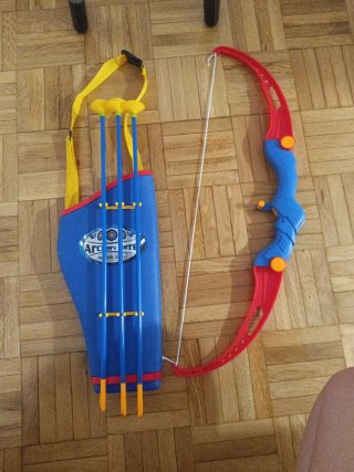 Diana con arco y 3 flechas para niños