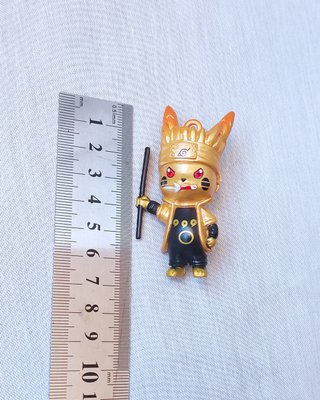 Boneco Dourado Pikachu Naruto