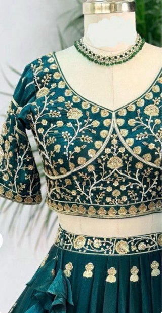Lehenga Hindú Novia Verde y Dorado